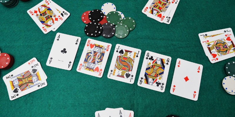 Poker: Cách chơi và những điều cần biết để vượt lên dẫn đầu