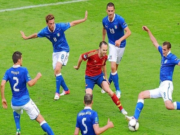 Catenaccio là gì? Chiến thuật bóng đá này có gì đặc biệt?