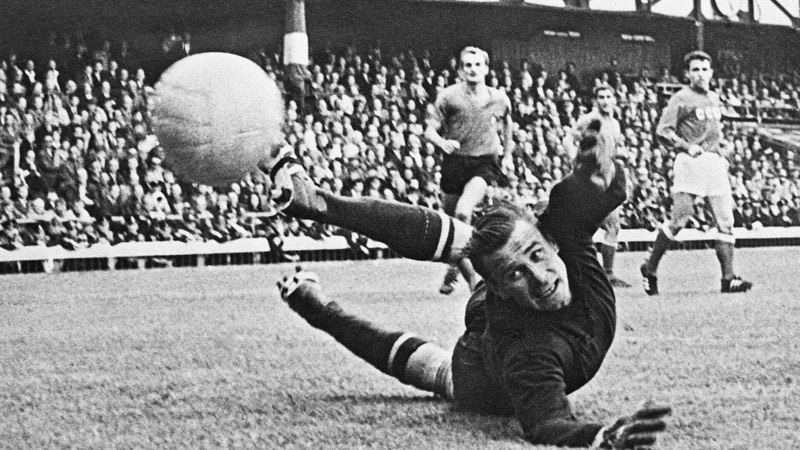 Thủ môn Lev Yashin là một cái tên vĩ đại của bóng đá Liên Xô