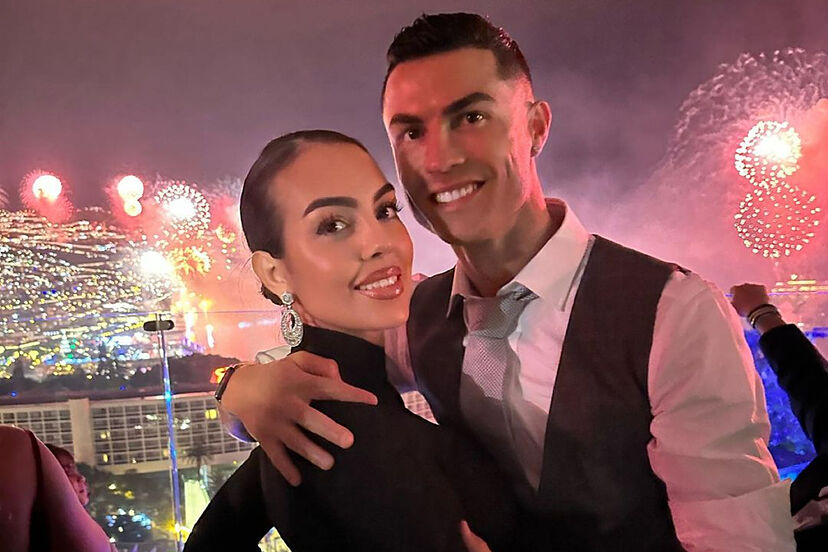 Cristiano Ronaldo và Georgina Rodríguez đang ở nhà ở Ả Rập Saudi | Marca