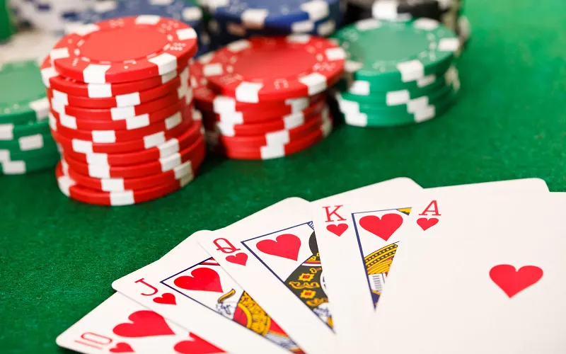 Luật chơi Poker 2025: Những luật bạn cần biết | Khu nghỉ dưỡng và sân golf Hoiana