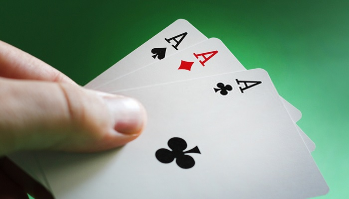 Chia sẻ cách chơi bài poker ba lá thắng cho người mới bắt đầu - V9Bet